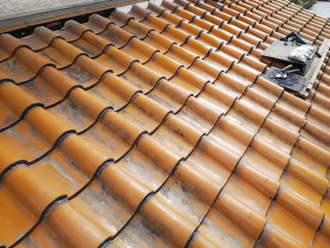 葺き直しされた瓦屋根